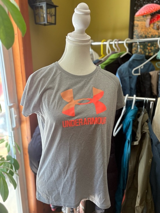 Under Armour Tops - Under Armour Gray Short Sleeve Tee with Orange Logo